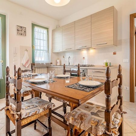 Casa Vacanze Dalla Ci Capezzano Pianore ภายนอก รูปภาพ