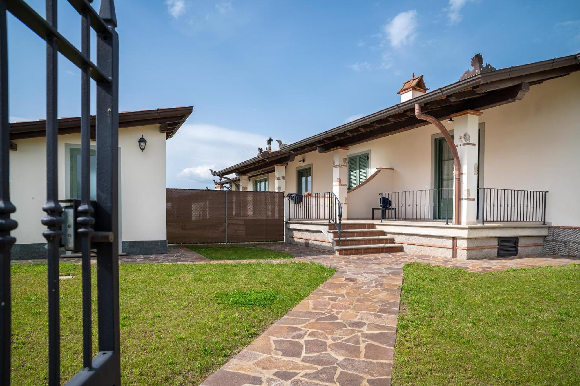Casa Vacanze Dalla Ci Capezzano Pianore ภายนอก รูปภาพ